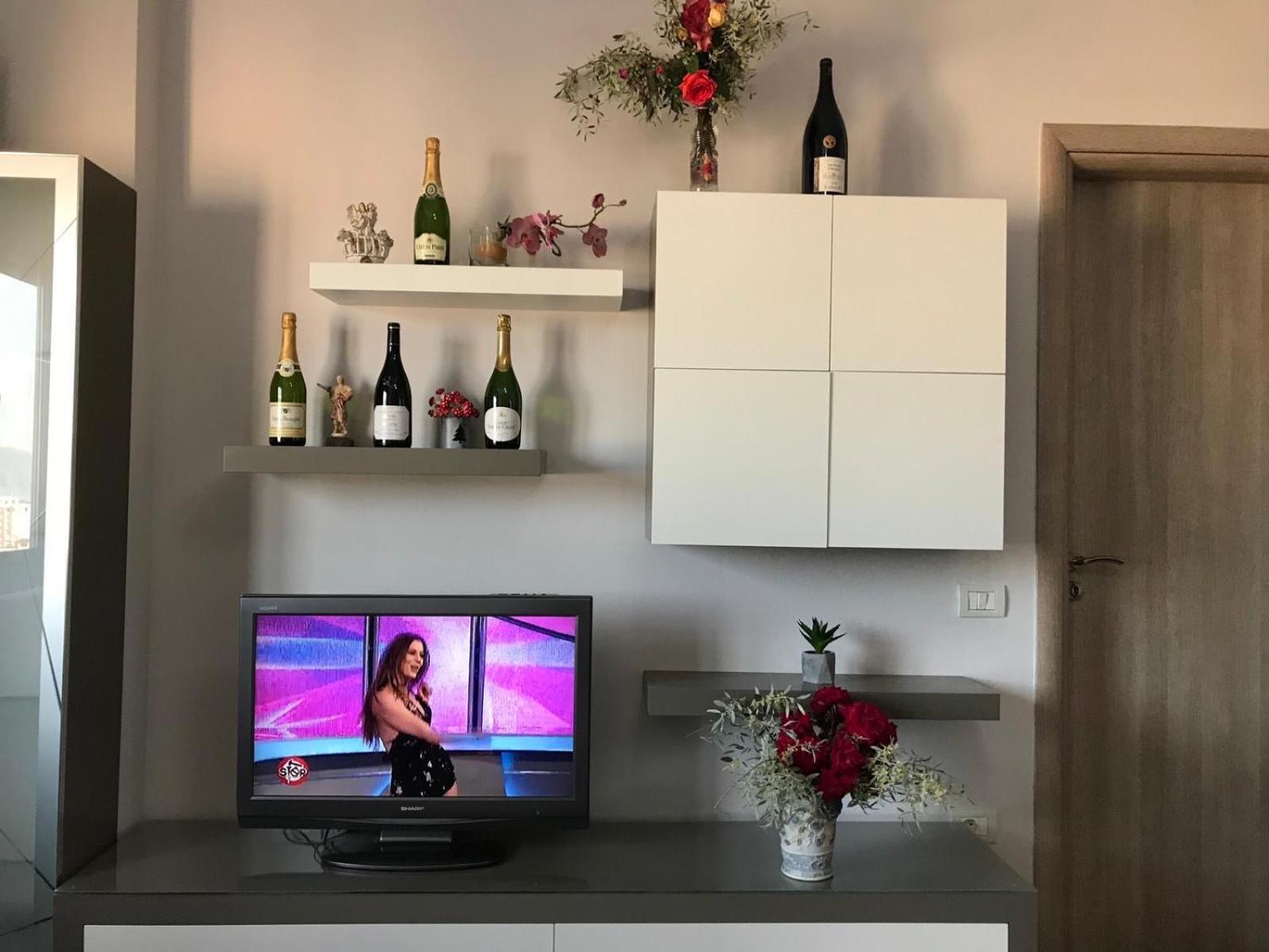 Queen Isabella Premium Hotel Vlore Room photo